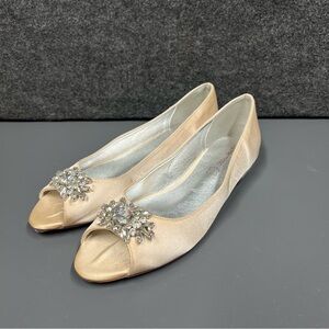 NWOT MarHermoso Women’s Peep Toe Flat Satin Shoe Size 10